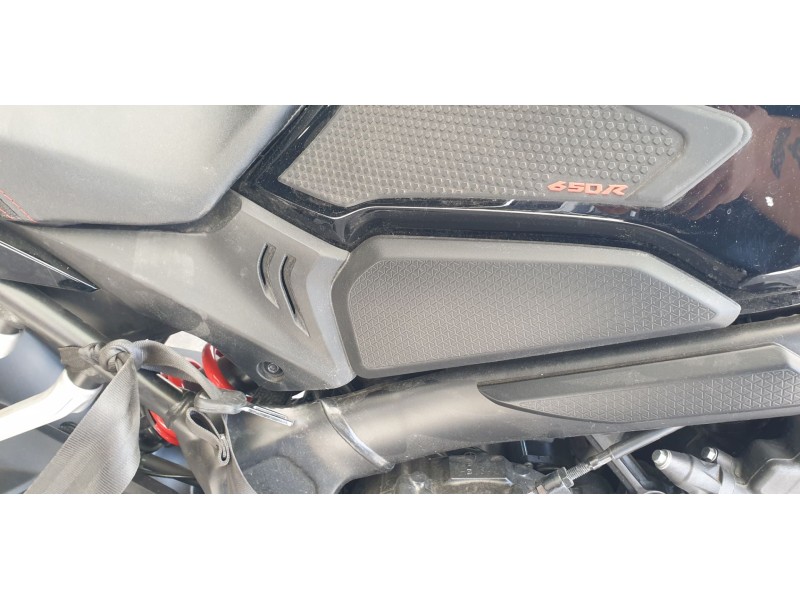 Recambio de moldura para honda cbr 650r cbr 650r referencia OEM IAM 83500MKYD50  