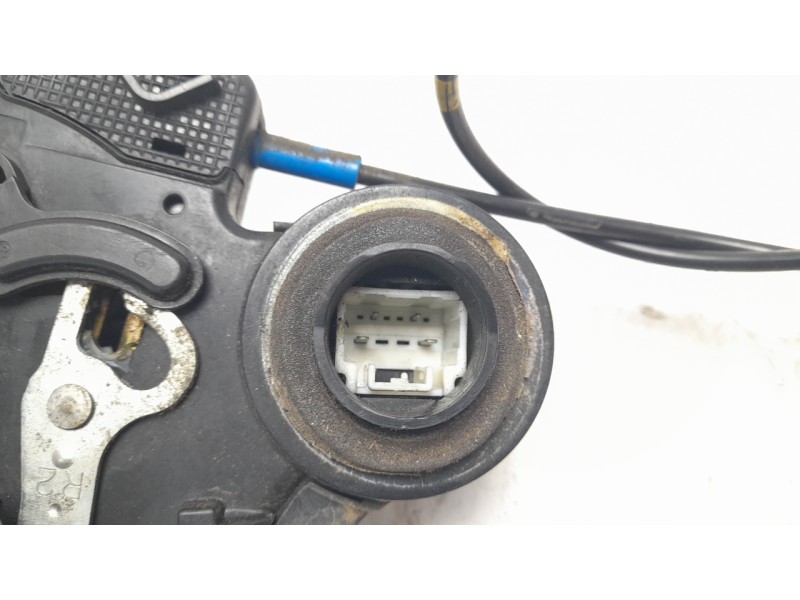 Recambio de cerradura puerta trasera derecha para toyota land cruiser (j12) 3.0 turbodiesel referencia OEM IAM 6905060090  