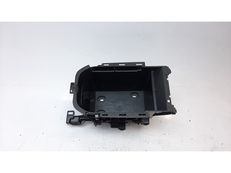 Recambio de apoyabrazos central para toyota rav4 hybrid 4x2 advance referencia OEM IAM 5881242040  