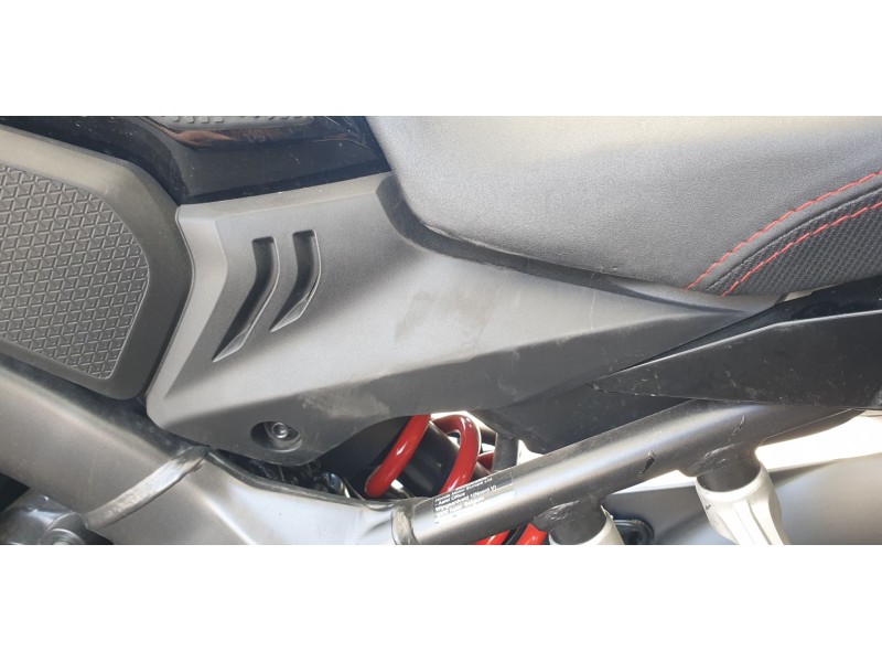 Recambio de moldura para honda cbr 650r cbr 650r referencia OEM IAM 83600MKYD50  