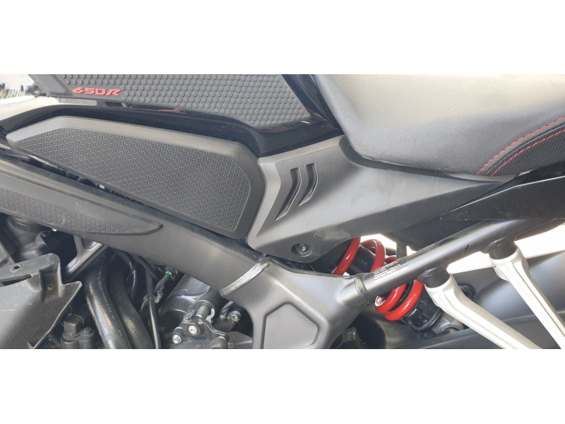 Recambio de moldura para honda cbr 650r cbr 650r referencia OEM IAM 83600MKYD50  