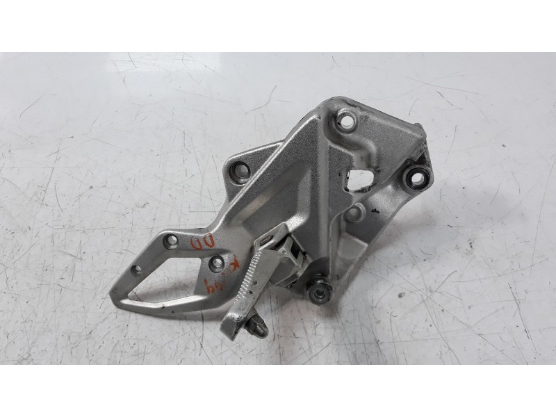 Recambio de estribo para bmw f 800 r f 800 r referencia OEM IAM 8527864  