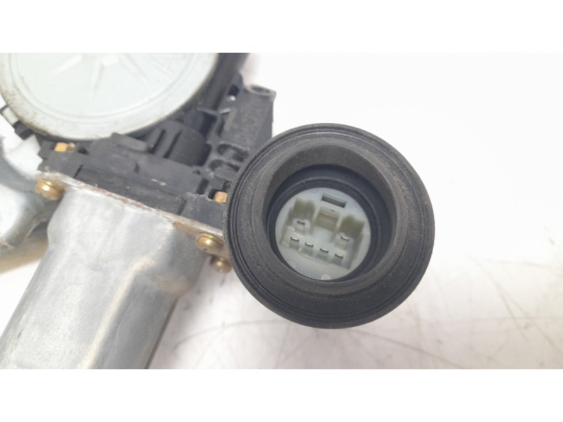 Recambio de elevalunas delantero derecho para toyota land cruiser (j12) 3.0 turbodiesel referencia OEM IAM 8571058010  