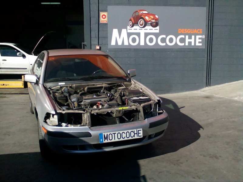 volvo s40 berlina del año 2000