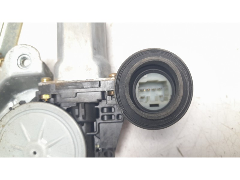 Recambio de elevalunas trasero derecho para toyota land cruiser (j12) 3.0 turbodiesel referencia OEM IAM 8572058010  