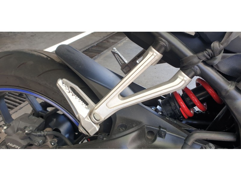 Recambio de estribera derecha para honda cbr 650r cbr 650r referencia OEM IAM 50750MKND50  