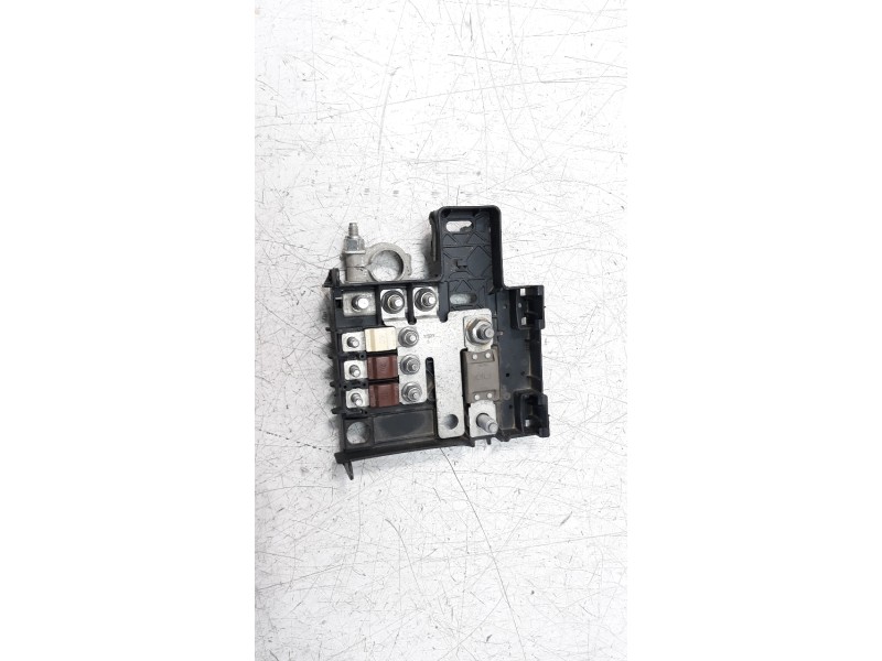 Recambio de caja reles / fusibles para jeep compass ii 2.0 m-jet cat referencia OEM IAM 68338643AB  