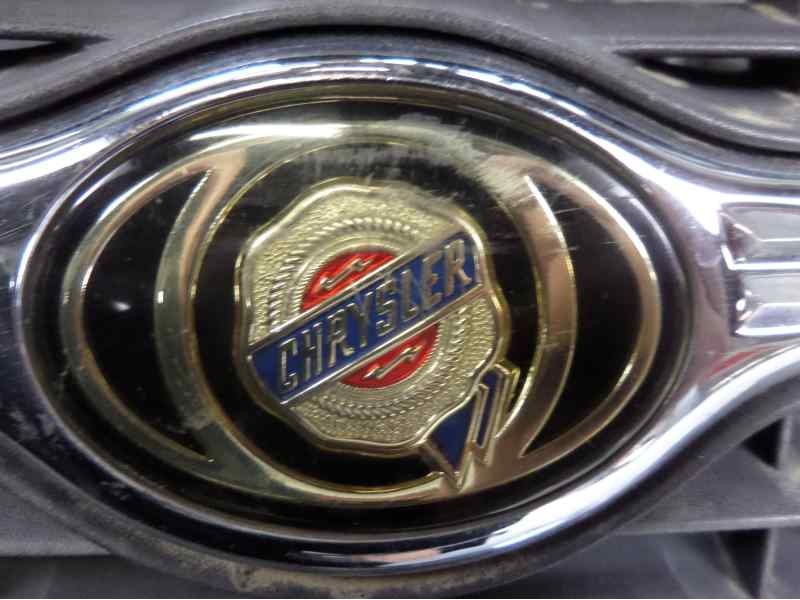 Recambio de rejilla delantera para chrysler voyager (rg) 2.5 crd cat referencia OEM IAM 4857522AA DG0052001 