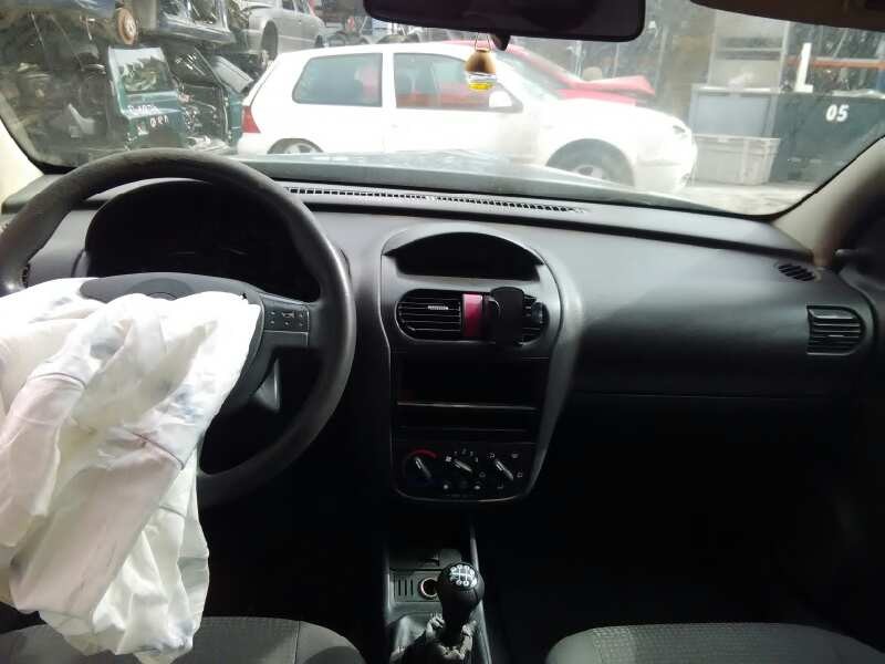 opel corsa c del año 2002