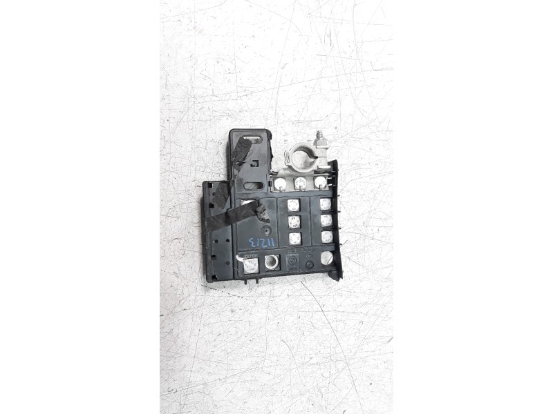 Recambio de caja reles / fusibles para jeep compass ii 2.0 m-jet cat referencia OEM IAM 68338643AB  