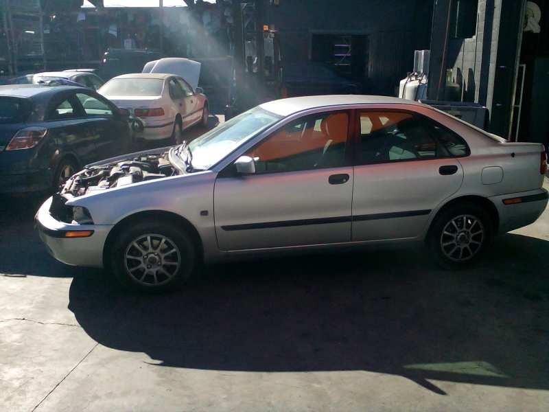 volvo s40 berlina del año 2000