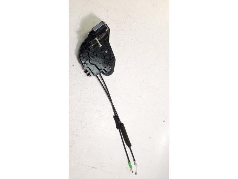 Recambio de cerradura puerta trasera derecha para toyota rav4 hybrid 4x2 advance referencia OEM IAM 6905048060  