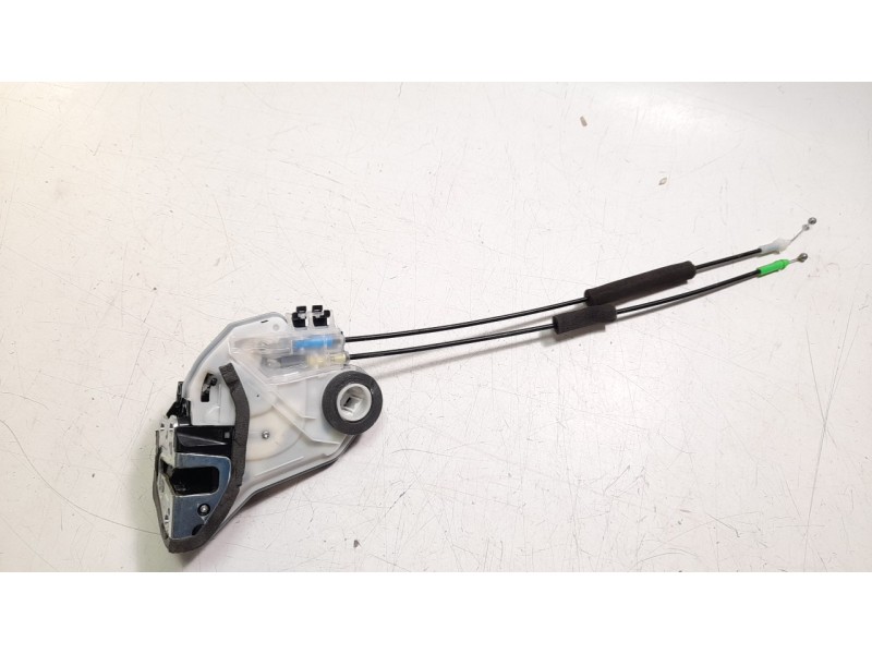 Recambio de cerradura puerta trasera derecha para toyota rav4 hybrid 4x2 advance referencia OEM IAM 6905048060  