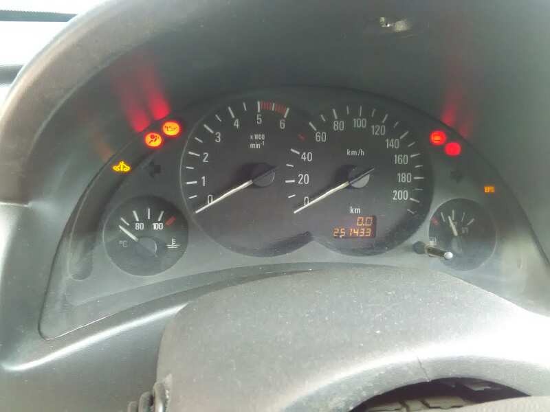 opel corsa c del año 2002