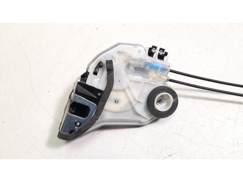 Recambio de cerradura puerta trasera derecha para toyota rav4 hybrid 4x2 advance referencia OEM IAM 6905048060  