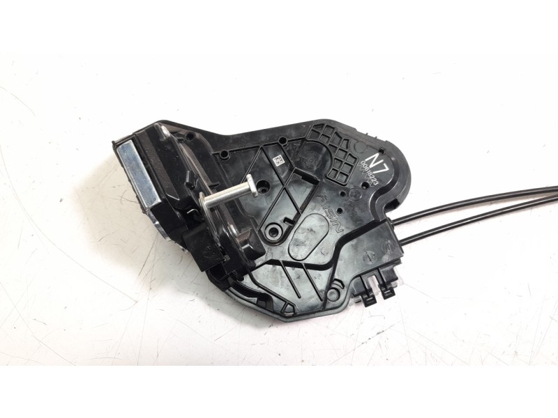 Recambio de cerradura puerta trasera derecha para toyota rav4 hybrid 4x2 advance referencia OEM IAM 6905048060  