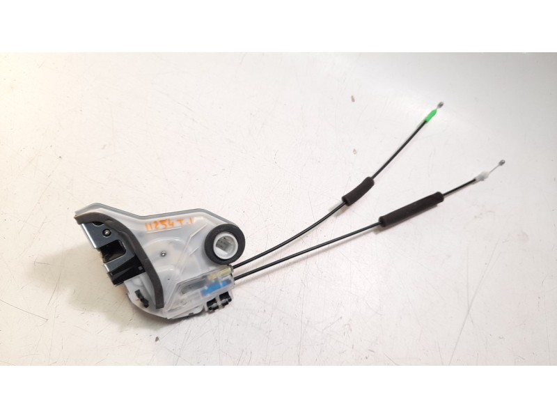 Recambio de cerradura puerta trasera izquierda para toyota rav4 hybrid 4x2 advance referencia OEM IAM 6906048060  