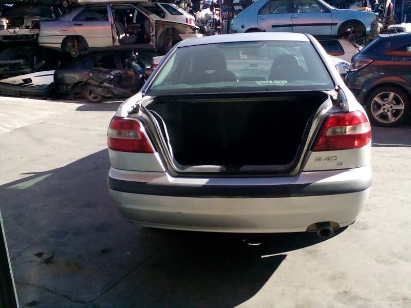 volvo s40 berlina del año 2000