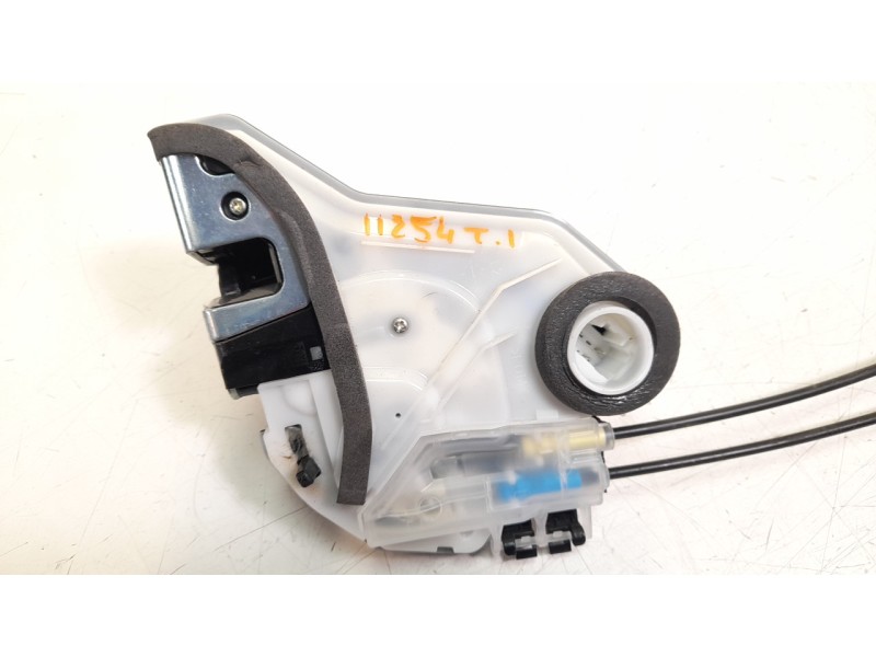 Recambio de cerradura puerta trasera izquierda para toyota rav4 hybrid 4x2 advance referencia OEM IAM 6906048060  