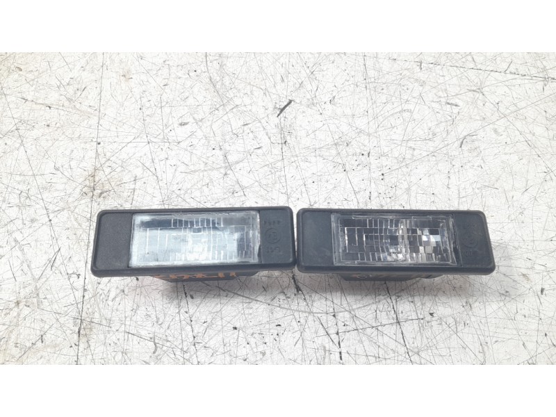 Recambio de piloto matricula para nissan qashqai (j11) tekna referencia OEM IAM 25300100  