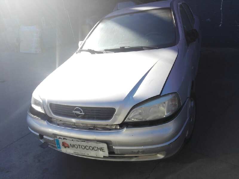opel astra g berlina del año 2000