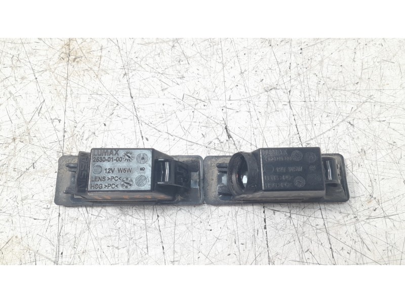Recambio de piloto matricula para nissan qashqai (j11) tekna referencia OEM IAM 25300100  