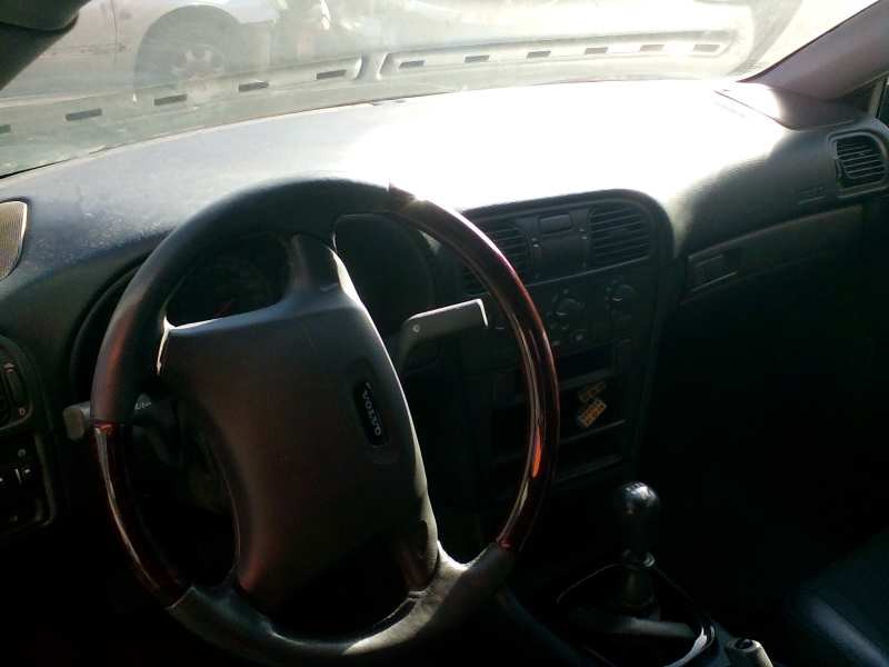 volvo s40 berlina del año 2000