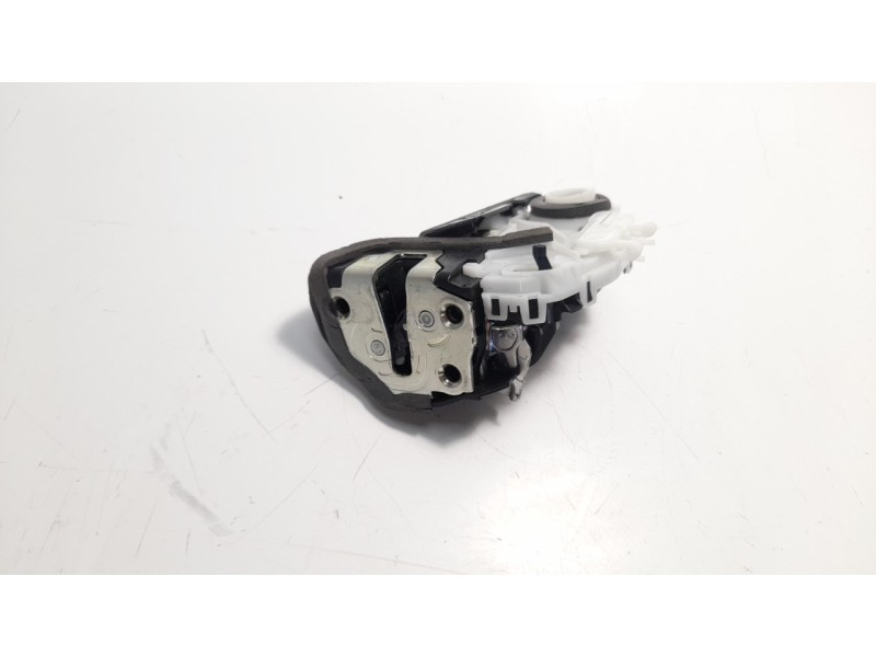 Recambio de cerradura puerta trasera izquierda para toyota yaris hsd active referencia OEM IAM 690600D310  