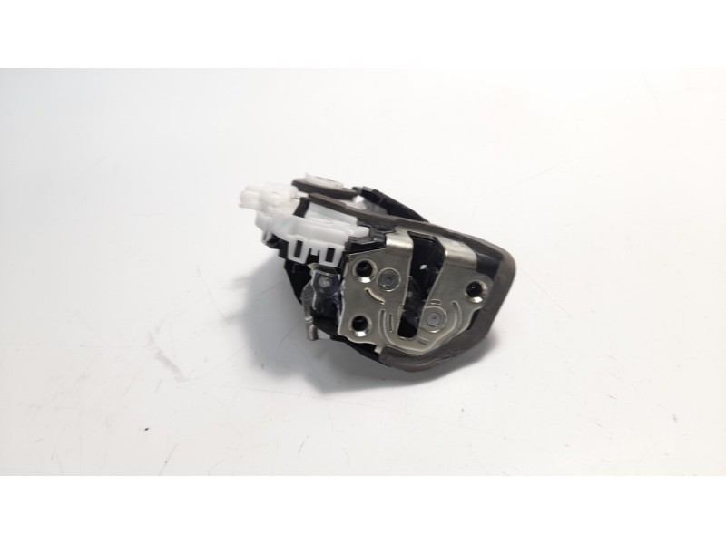 Recambio de cerradura puerta trasera derecha para toyota yaris hsd active referencia OEM IAM 690500D310  