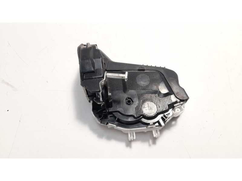 Recambio de cerradura puerta trasera derecha para toyota yaris hsd active referencia OEM IAM 690500D310  