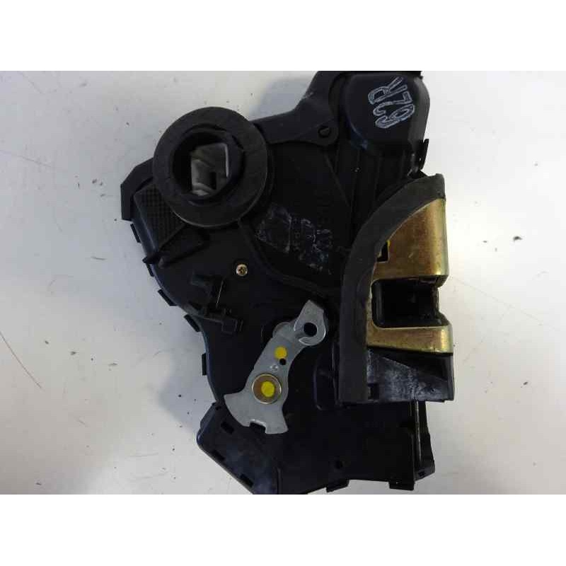 Recambio de cerradura puerta delantera derecha para toyota corolla (e12) 2.0 d-4d linea sol berlina referencia OEM IAM   