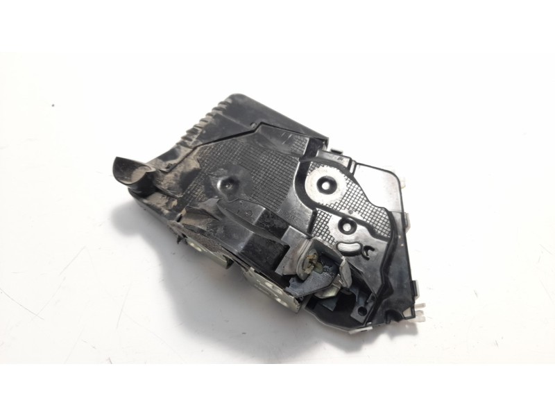 Recambio de cerradura puerta delantera derecha para toyota yaris hsd active referencia OEM IAM 690300D550  