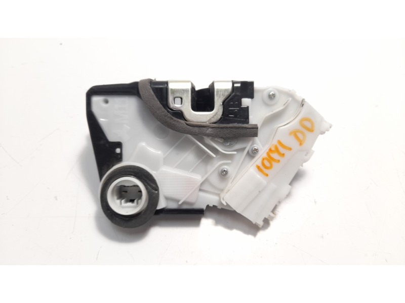 Recambio de cerradura puerta delantera derecha para toyota yaris hsd active referencia OEM IAM 690300D550  