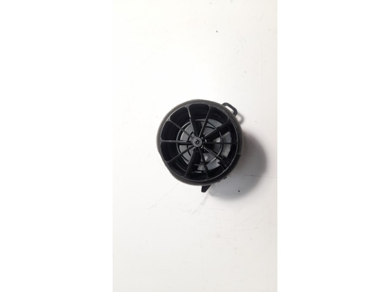 Recambio de rejilla aireadora para toyota yaris hsd active referencia OEM IAM 5556862280  