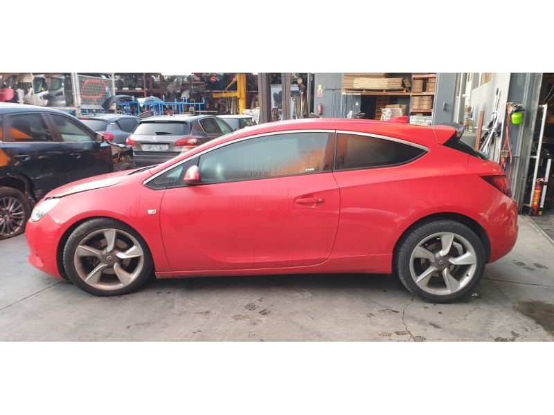 opel astra j gtc del año 2016
