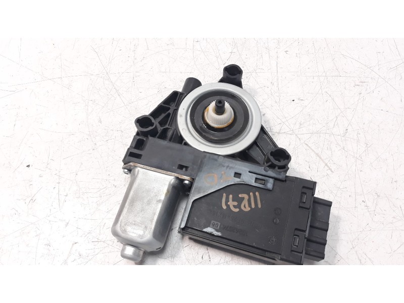Recambio de motor elevalunas trasero derecho para volvo xc 40 1.5 cat referencia OEM IAM 32283267  