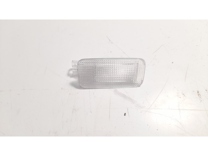 Recambio de piloto lateral derecho para toyota yaris hsd active referencia OEM IAM 8125002030  