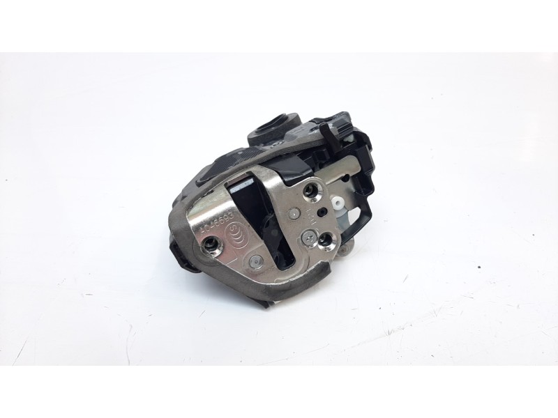 Recambio de cerradura puerta trasera izquierda para lexus ct 1.8 16v cat (híbrido) referencia OEM IAM 6906033131  