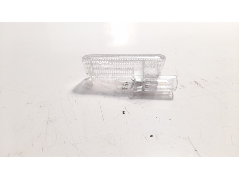 Recambio de piloto lateral derecho para toyota yaris hsd active referencia OEM IAM 8125002030  