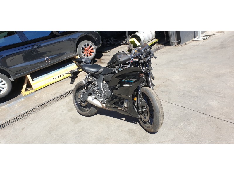 yamaha yzf-r6 del año 2022