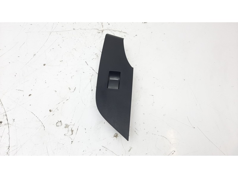 Recambio de mando elevalunas trasero izquierdo para toyota rav4 hybrid 4x2 advance referencia OEM IAM 8481012100  