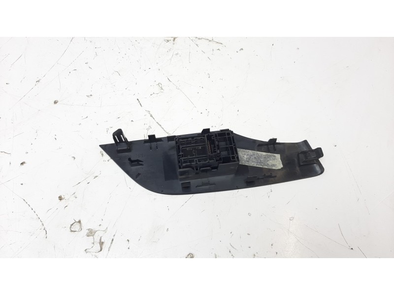 Recambio de mando elevalunas trasero izquierdo para toyota rav4 hybrid 4x2 advance referencia OEM IAM 8481012100  