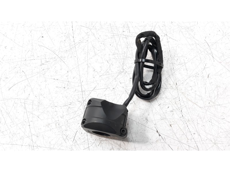 Recambio de piña luces derecha para ducati scrambler referencia OEM IAM 65010172B  