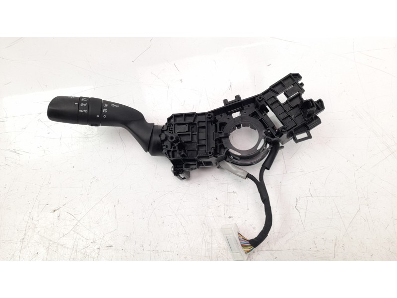 Recambio de mando intermitentes para toyota rav4 hybrid 4x2 advance referencia OEM IAM 8432933110  