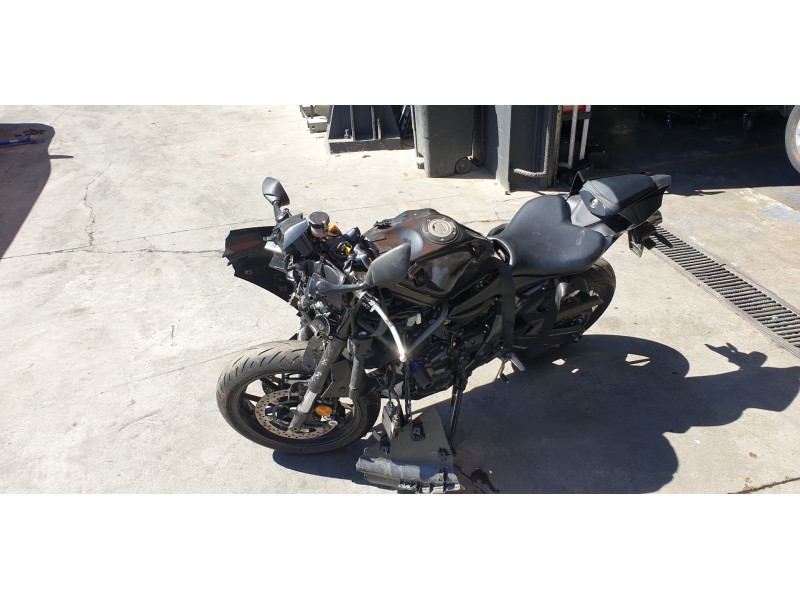 yamaha yzf-r6 del año 2022