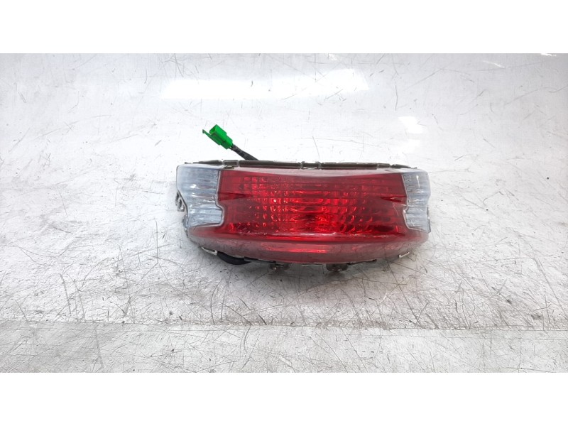 Recambio de piloto trasero central para kymco agility 50/125 agility city 125 referencia OEM IAM 33700ALJ8E10  