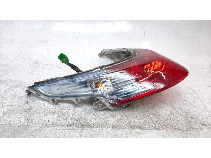 Recambio de piloto trasero central para kymco agility 50/125 agility city 125 referencia OEM IAM 33700ALJ8E10  