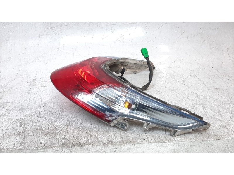 Recambio de piloto trasero central para kymco agility 50/125 agility city 125 referencia OEM IAM 33700ALJ8E10  