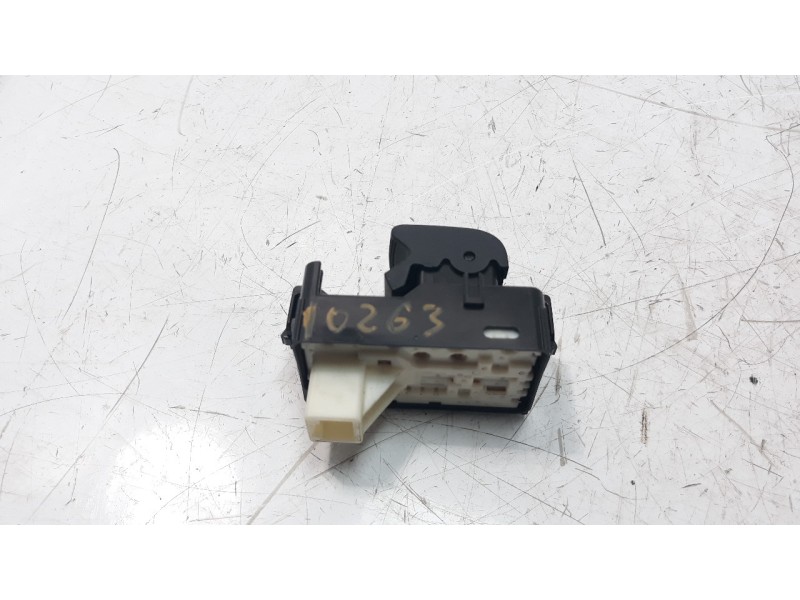 Recambio de mando elevalunas trasero izquierdo para lexus ct 1.8 16v cat (híbrido) referencia OEM IAM 8481076010  