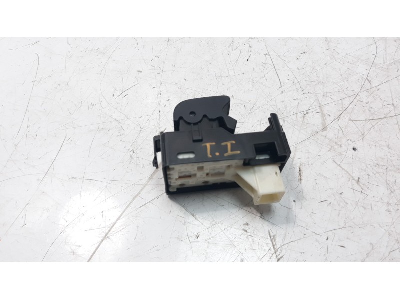 Recambio de mando elevalunas trasero izquierdo para lexus ct 1.8 16v cat (híbrido) referencia OEM IAM 8481076010  
